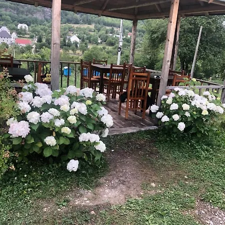 Bujtina Kometa 3* Theth