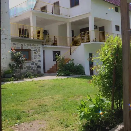 Guest house Bujtina Kometa *